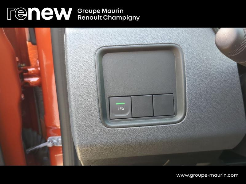 DACIA Duster d’occasion à vendre à CHAMPIGNY-SUR-MARNE chez ADP - GIRARDIN (Photo 17)