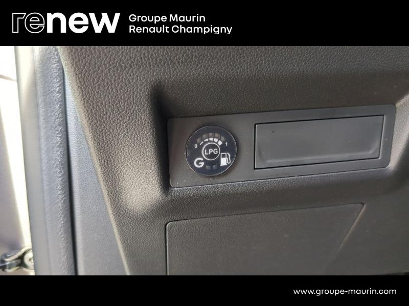 RENAULT Captur d’occasion à vendre à CHAMPIGNY-SUR-MARNE chez ADP - GIRARDIN (Photo 17)