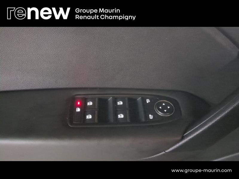 RENAULT Captur d’occasion à vendre à CHAMPIGNY-SUR-MARNE chez ADP - GIRARDIN (Photo 17)